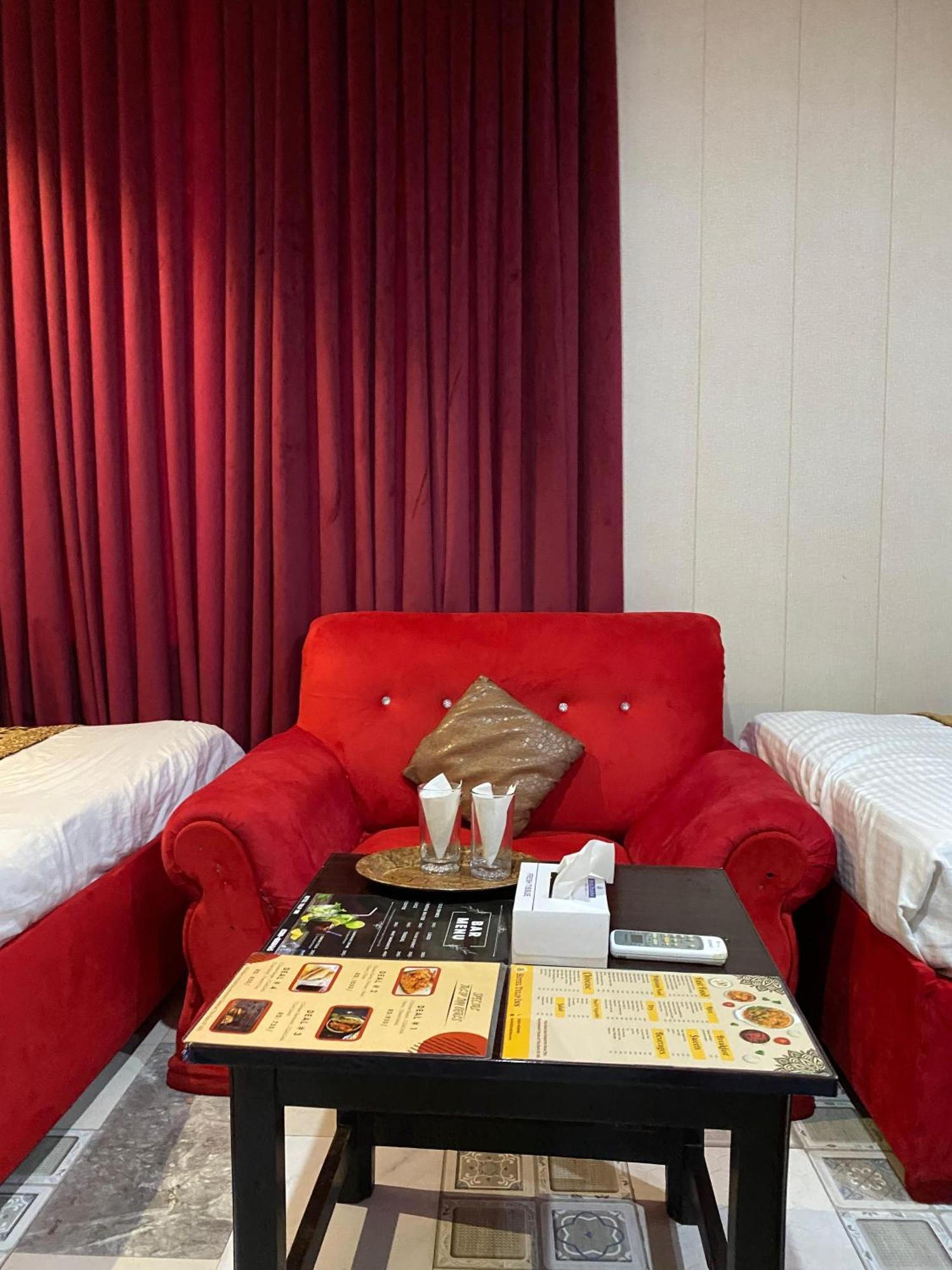 Hotel Tulip Inn, Gulberg Лахор Экстерьер фото
