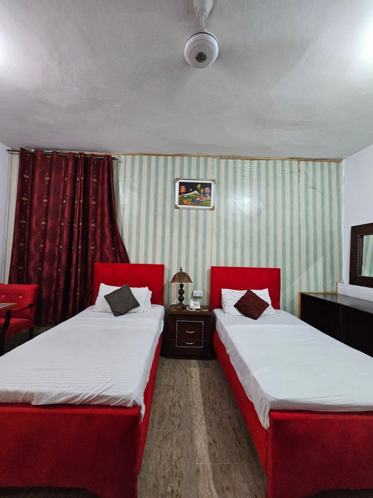 Hotel Tulip Inn, Gulberg Лахор Экстерьер фото