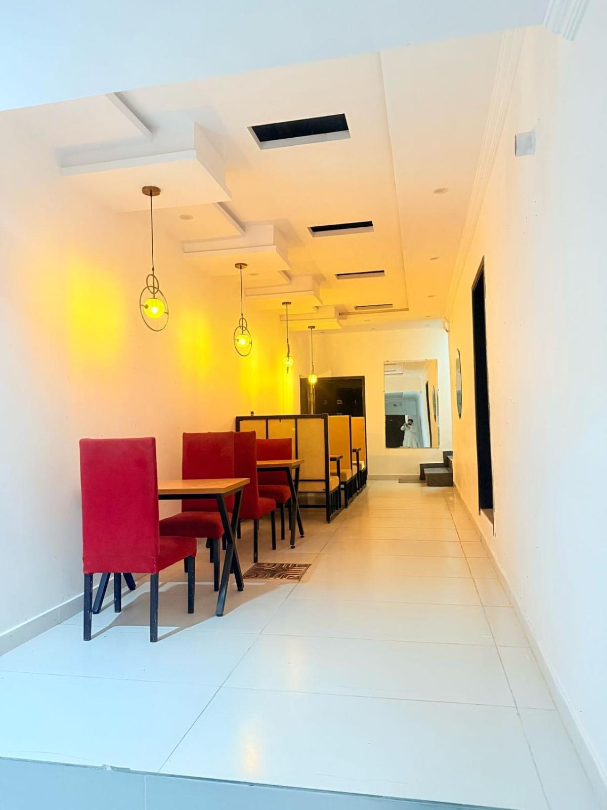 Hotel Tulip Inn, Gulberg Лахор Экстерьер фото
